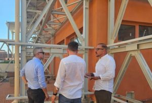 Castelnuovo, la denuncia di FdI: "La scuola Papini simbolo dell'incapacità della giunta Nepi"