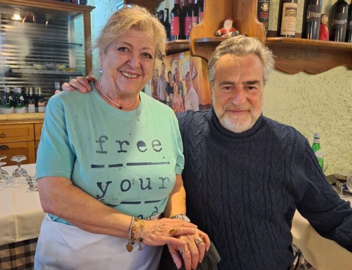 Siena, Max Tortora a pranzo in un ristorante del centro