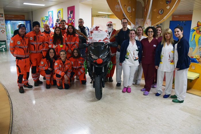 Babbo Natale in moto della Pubblica Assistenza Val d&rsquo;Arbia arriva alle Scotte