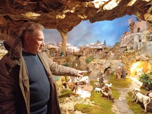 Siena, oltre trecento statuine e quattrocento effetti speciali: è tornata la magia del Presepe della Stazione