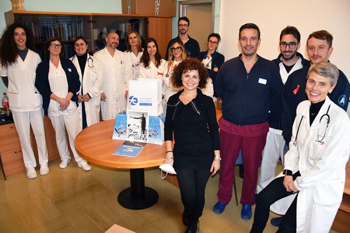 Pandori, calendari e doni di Natale per i professionisti del Centro Trapianto di Polmone delle Scotte