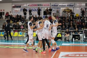 La Emma Villas Siena vince 3-1 su Porto Viro e esce dal periodo buio, guidata dalle mani del palleggiatore MVP Nevot