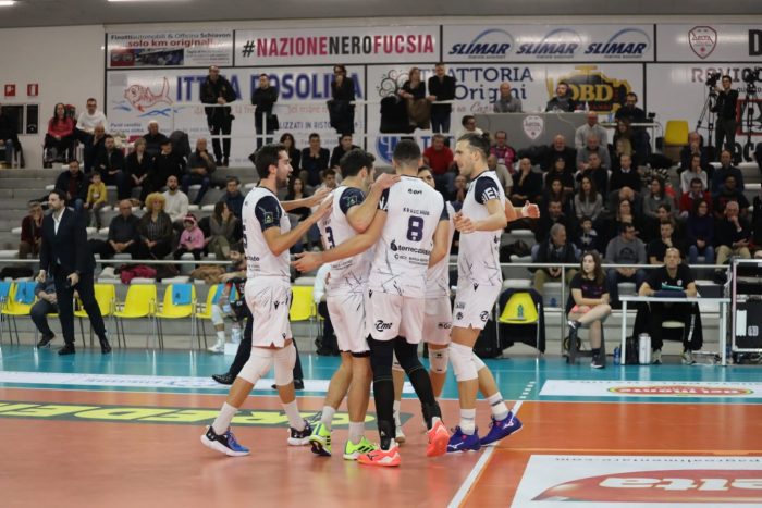 La Emma Villas Siena vince 3-1 su Porto Viro e esce dal periodo buio, guidata dalle mani del palleggiatore MVP Nevot