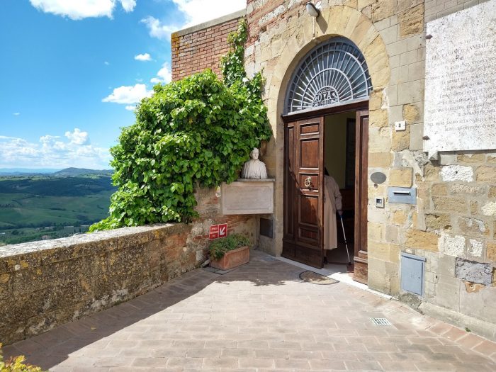 Il Cardinale Lojudice e il Questore Milone in visita all'Istituto "Antoniano" di Montepulciano