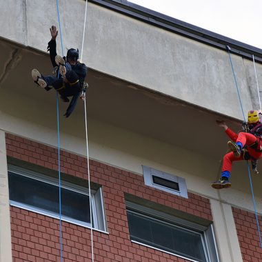 natale edilizia acrobatica round table 41 supereroi 1