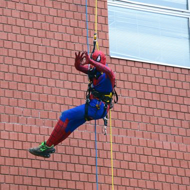 natale edilizia acrobatica round table 41 supereroi 3