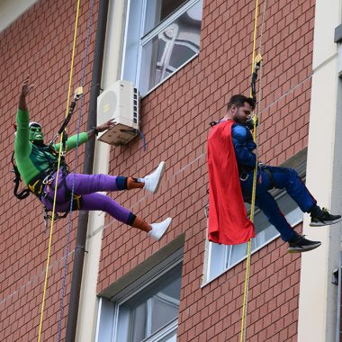 natale edilizia acrobatica round table 41 supereroi 7