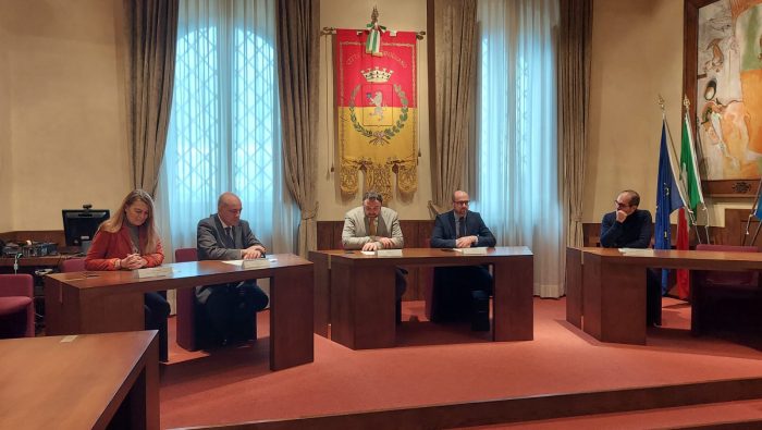 Regionale di Trenitalia: parte il nuovo servizio intermodale "San Gimignano Centro Storico"