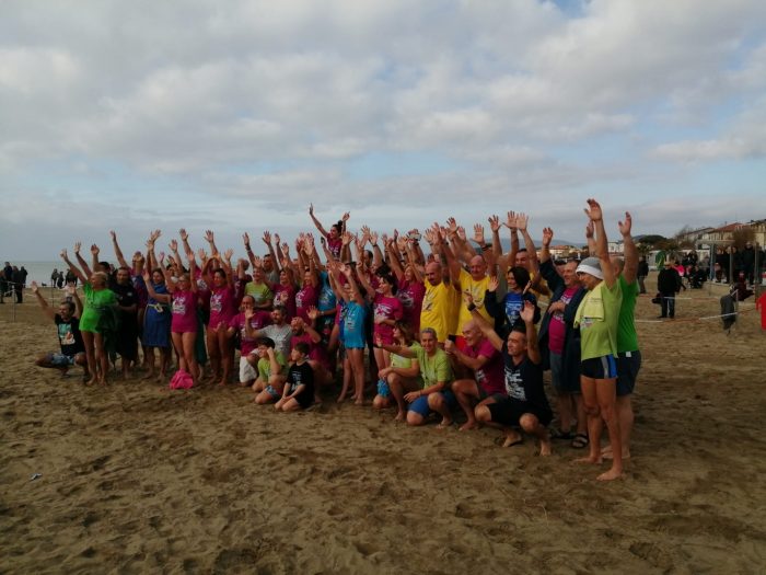 Anche i senesi protagonisti del tuffo in mare a Capodanno