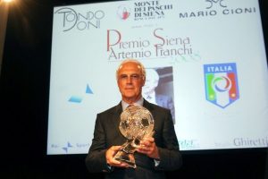 Lutto nel calcio, addio a Franz Beckenbauer. Nel 2008 a Siena ricevette il Premio Artemio Franchi