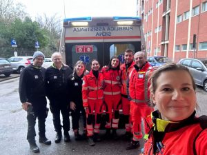 Siena: lieto evento, mamma partorisce bimba in ambulanza sulla Cassia