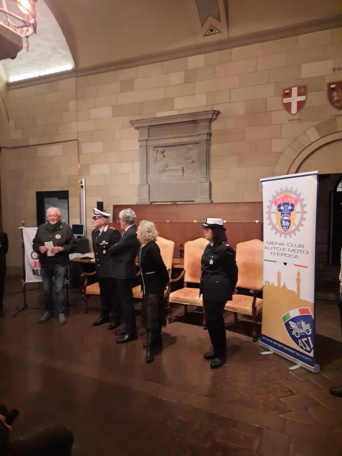 Siena, a Palazzo Pubblico la "Befana del Vigile Urbano"