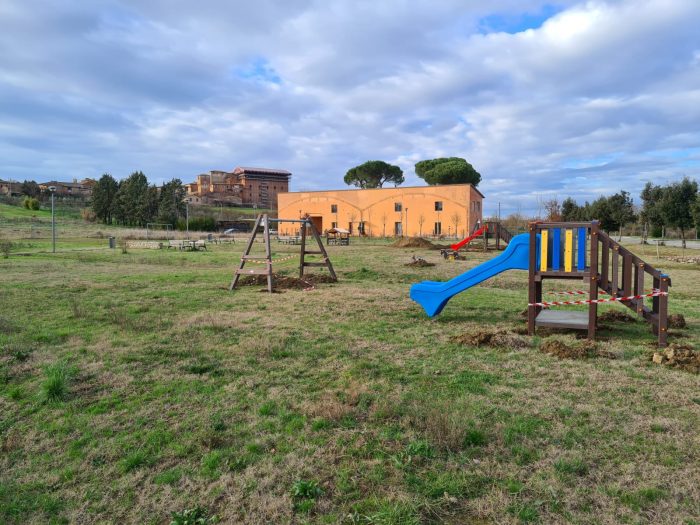 Monteroni d’Arbia: nuovi arredi urbani e giochi nelle aree verdi