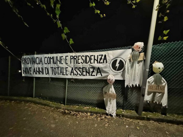 Siena, fantocci impiccati al Liceo Galilei: la comunità studentesca si dissocia dall’azione di Blocco Studentesco