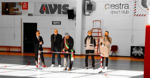 Il Palasport di Arbia ha il nuovo parquet: taglio del nastro per la struttura polifunzionale