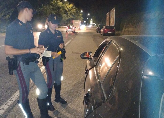 Siena, Polizia stradale arresta 36enne: nascondeva la cocaina nelle mutande