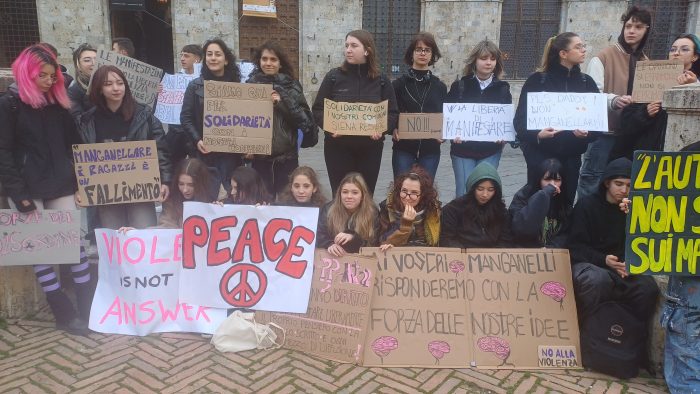 Cariche della Polizia a Firenze e Pisa, più di 500 studenti scendono in piazza a Siena