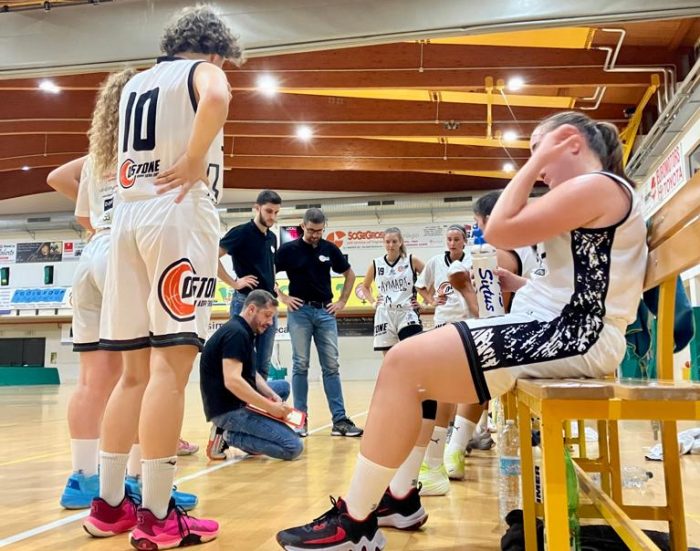 Basket B femminile: il Costone crolla nel finale, La Spezia sbanca il PalaOrlandi