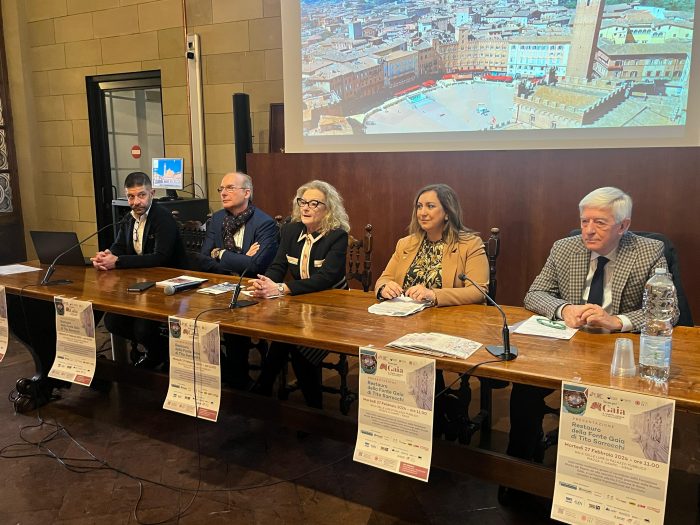Siena, Fonte Gaia torna a risplendere in Piazza del Campo