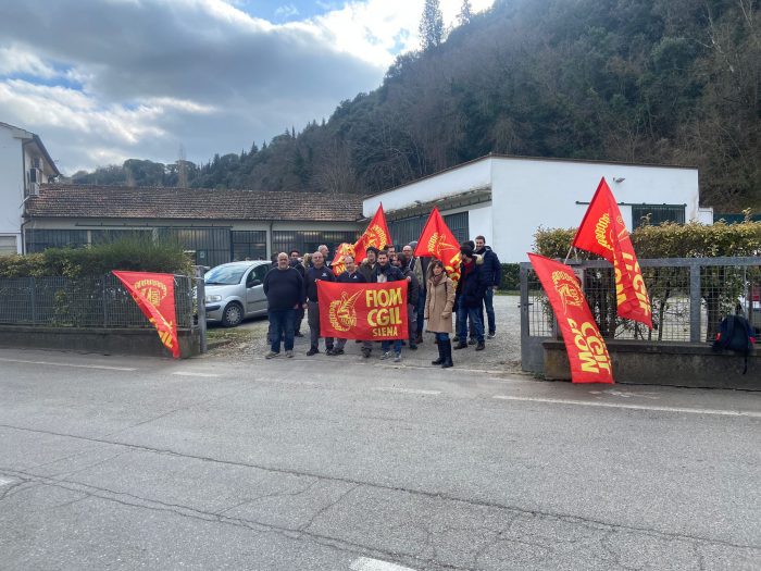 Fantacci Industrie Srl a Poggibonsi, i lavoratori scioperano davanti allo stabilimento