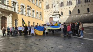 Siena, a due anni dallo scoppio della guerra in Ucraina manifestazione per la pace in Piazza Salimbeni
