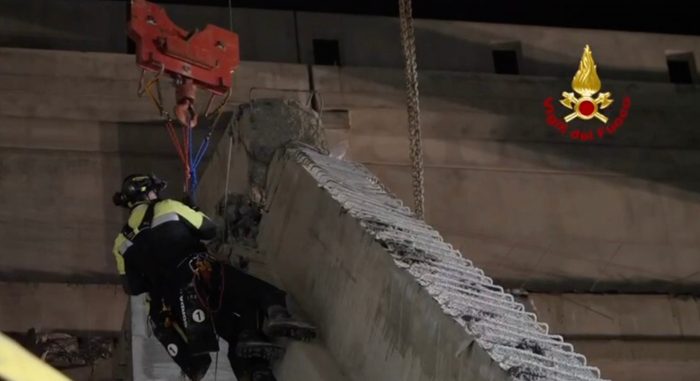 Crollo cantiere Esselunga, Giani: "Possiamo dire che i morti sono cinque". Trovato il corpo dell'ultimo disperso