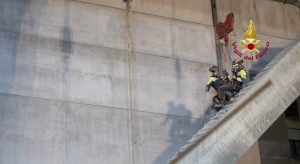 CROLLO CANTIERE ESSELUNGA