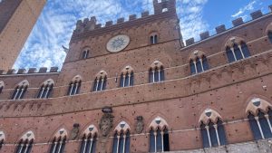Crollo cantiere Esselunga, bandiere listate a lutto a Palazzo Pubblico
