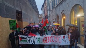 Anche a Siena il corteo pro Palestina, in più di duecento hanno gridato: "Stop al genocidio"