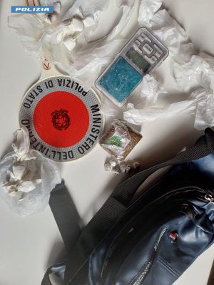 Un centro di spaccio di droga nel bosco di Vagliagli, operazione della Polizia di Siena