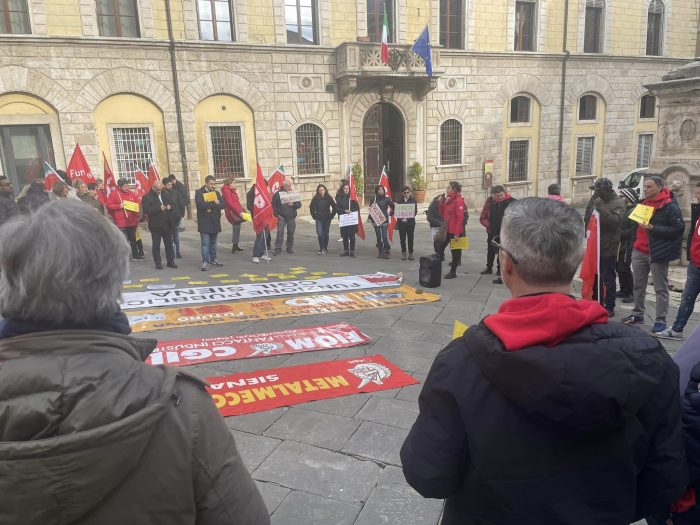 Presidio Cgil a di Poggibonsi: "Atteggiamento antidemocratico del comune"