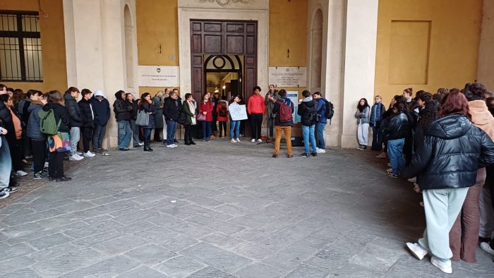 Siena, studenti del Piccolomini in occupazione: "Basta apatia, basta indifferenza"