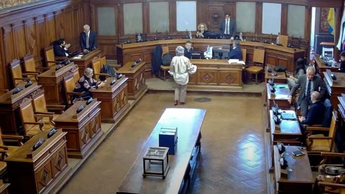 Siena, i Consiglieri comunali disertano la seduta alla ripresa: assemblea cittadina sciolta anzitempo