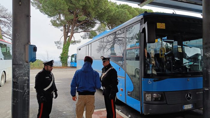 Studente aggredito alla stazione autobus di Montepulciano, denunciato minorenne