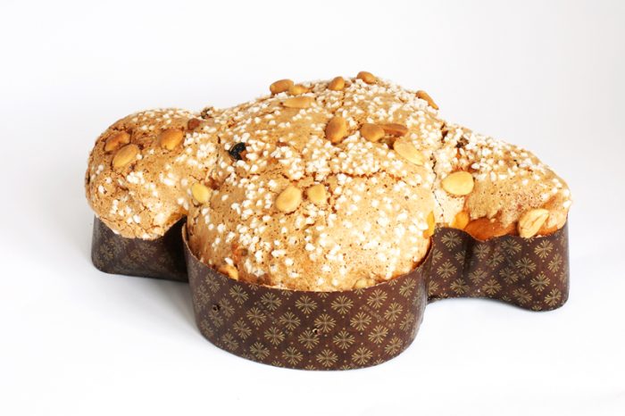 Pasqua: la colomba è il dolce preferito dai toscani, l'agnello presente in un menù su tre