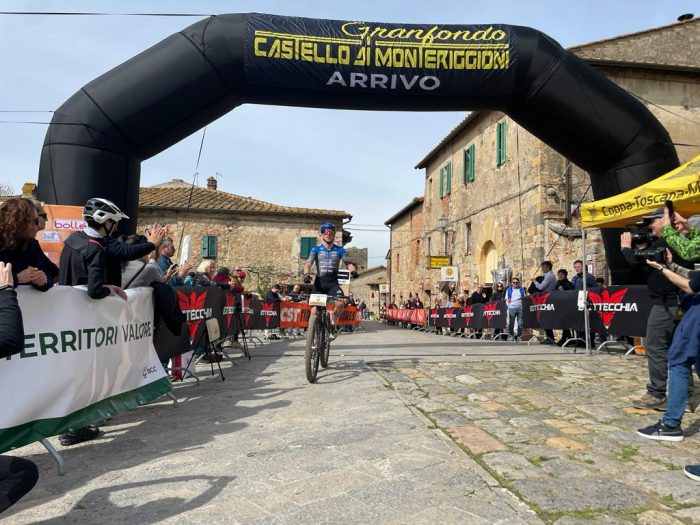 Granfondo di Monteriggioni, Jacopo Billi &egrave; il pi&ugrave; veloce e vince la 32esima edizione