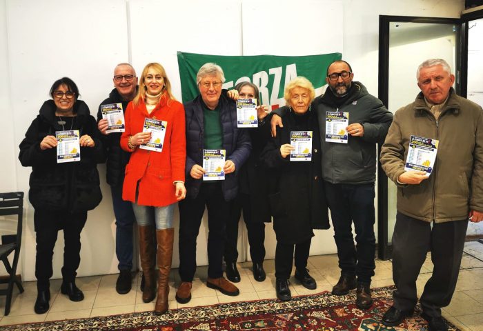 "Buco sanit&agrave; Toscana non ricada sulle tasche dei cittadini". Aumento Irpef, Forza Italia raccoglie le firme a Siena