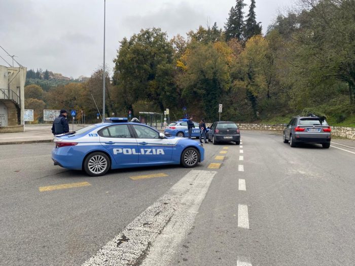 Siena, Polizia arresta rumeno 24enne alla stazione: deve scontare 7 anni per furto aggravato