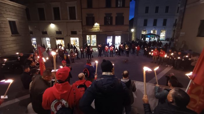 "Sit in for peace&rdquo; in Piazza Salimbeni a Siena