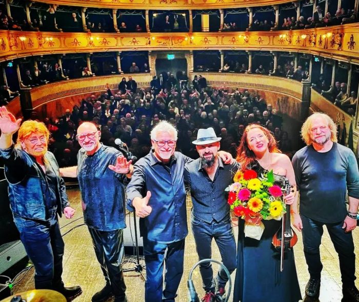 "Storie da raccontare" dietro le quinte del Teatro dei Rozzi con i New Trolls