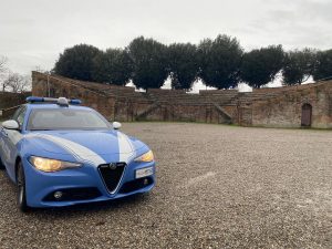 Siena, Polizia arresta 17enne che spacciava droga alla Lizza