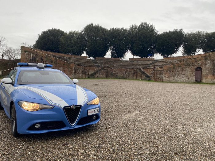 Siena, Polizia arresta 17enne che spacciava droga alla Lizza