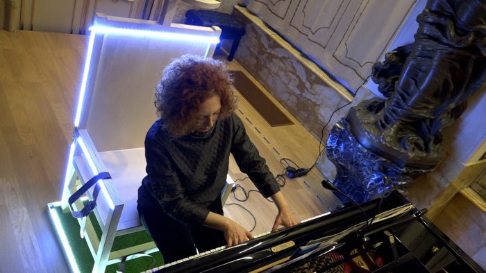 Accademia Chigiana, performance plastico-musicale di Rita Cucè per sensibilizzare sulla violenza di genere