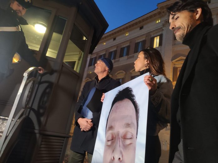 Morte David Rossi, Massimo Giletti partecipa al presidio a Roma