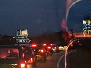 Incidente tra due auto sulla SS 223, traffico in tilt