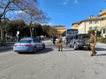 "Operazione strade sicure" a Siena: Esercito e volanti della Polizia in Piazza Gramsci
