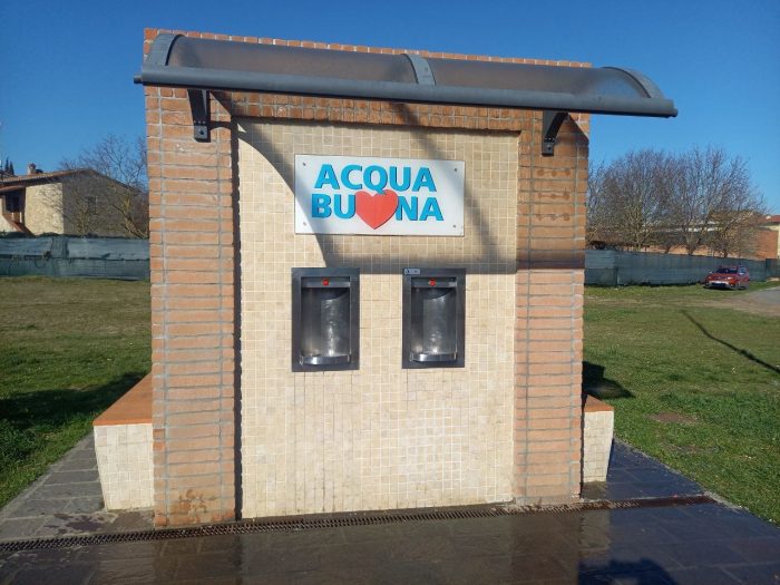 Fontanelli di acqua di qualità a Poggibonsi, quasi 45 tonnellate di plastica risparmiate