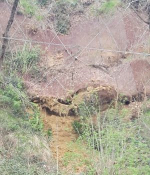 Frana in Strada delle Grotte di Pescaia, chiuso il tratto terminale