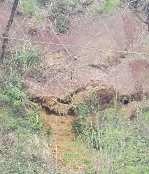 Frana in Strada delle Grotte di Pescaia, chiuso il tratto terminale