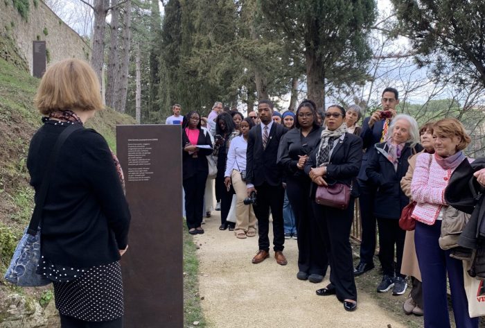 San Gimignano, inaugurata la Passeggiata Poetica: in visita alla città sulle orme dei versi